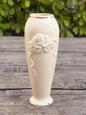 Vintage NIB Lenox Rose Blossom Bud Vase Embossed Roses 24 Kt Gold Trim 6" Tall